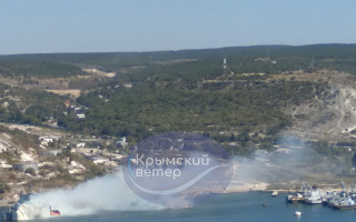 В Крыму возле нефтебазы Черноморского флота раздаются взрывы: оккупанты включили дымовую завесу