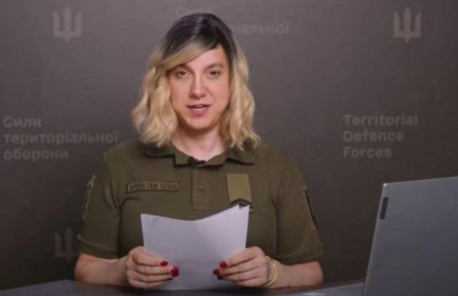 Американку-трансгендера, работавшую спикером ВСУ, отстранили от должности: известна причина