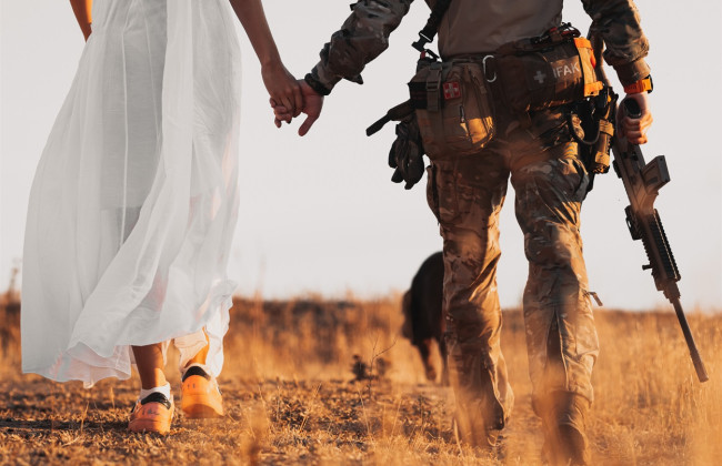 Цивільних дружин загиблих військових, які намагаються встановити факт проживання однією сім’єю, відіслали судитися до адмінсудів – але адмінсуди вважають, що це не їх юрисдикція