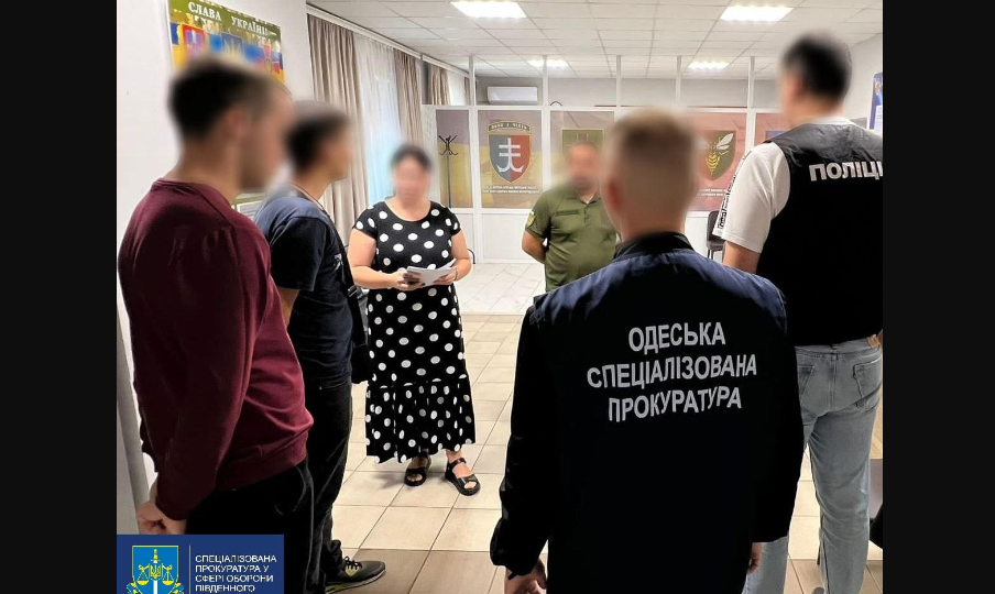 $10 000 за переведення військового до небойового підрозділу: повідомлено про підозру співробтітнику Одеського військкомату
