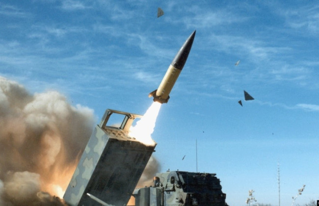 Байден пообіцяв Зеленському невелику партію ракет ATACMS