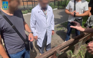В Черкасской области секретарь ВВК и семейный врач за взятки «отмазывали» уклонистов