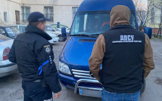$6 500 за нелегальную переправку мужчин за границу: во Львовской области разоблачили руководителя предприятия