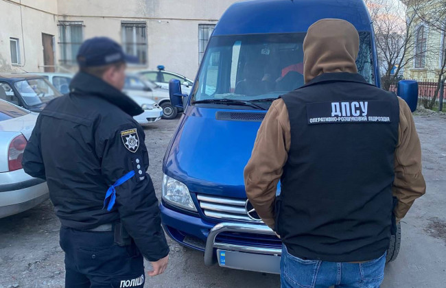 $6 500 за нелегальную переправку мужчин за границу: во Львовской области разоблачили руководителя предприятия
