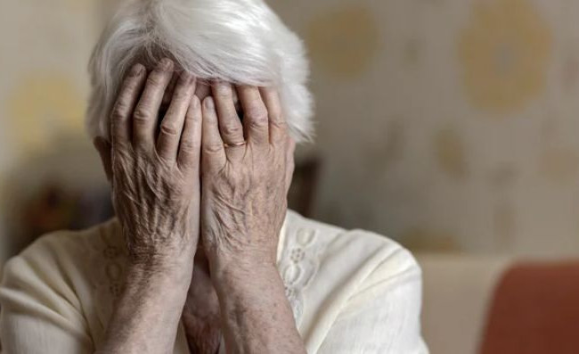 У Києві судитимуть чоловіка, який систематично знущався над своєю матір’ю