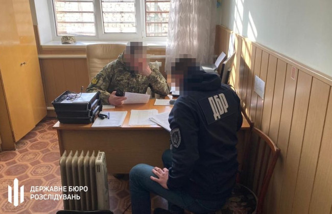 На Рівненщині посадовець військової частини протиправно призначав 500 000 грн доплат донці колеги