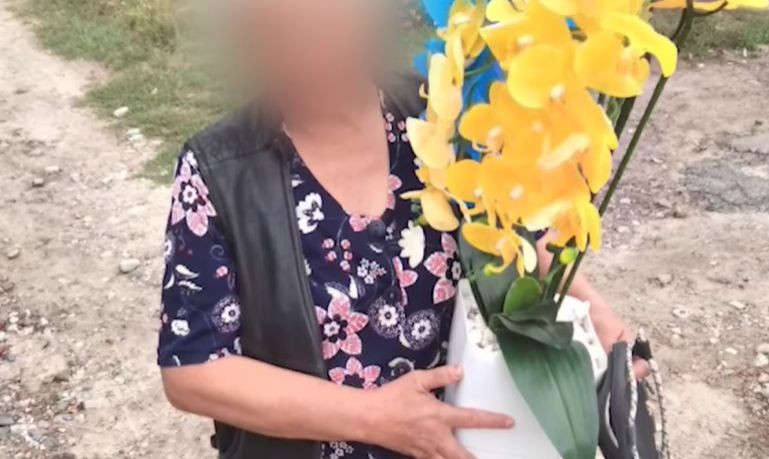 На Киевщине две женщины обокрали могилы павших защитников, видео