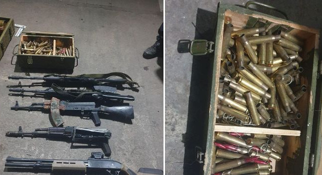 На Київщині військовослужбовець військкомату зберігав арсенал зброї та боєприпасів, фото