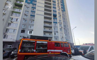 В Киеве загорелась квартира в многоэтажке