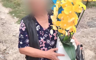 На Київщині дві жінки обікрали могили полеглих захисників, відео
