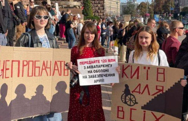 У Києві біля КМДА проходить мітинг проти скандальних закупівель: з’явилася реакція мерії