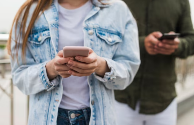 В Іспанії зловмисники через штучний інтелект генерували оголені фото неповнолітніх дівчат