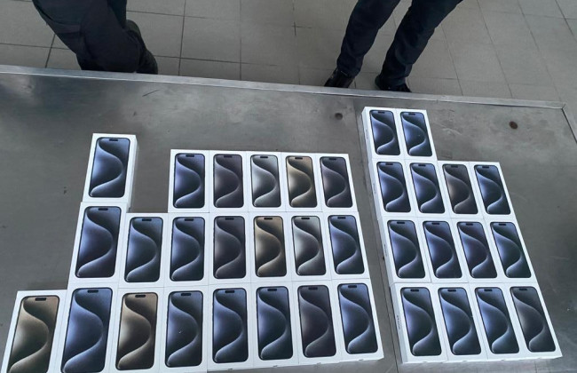 Распаковка IPhone 15 Pro Max от ГПСУ: на границе изъяли айфонов на почти 2,8 млн гривен