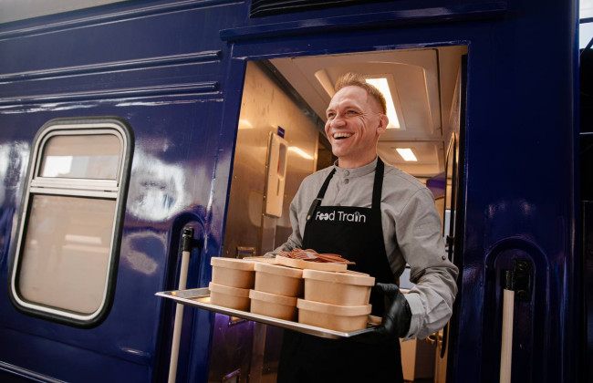 В Украине создали первый в мире автономный поезд-кухню — Food Train, фото