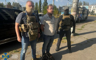 В Херсоне священник УПЦ МП торговал российским оружием и боеприпасами: фото и видео
