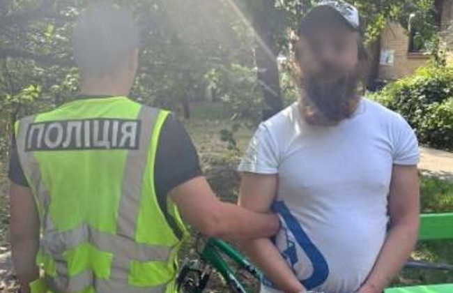 Проникав через вікна і грабував: у Києві спіймали квартирного злодія