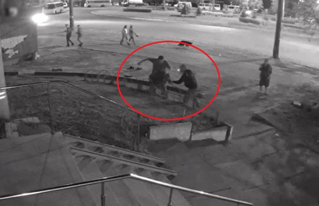 Помстилася колишньому: у Києві жінка нацькувала на чоловіка двох друзів