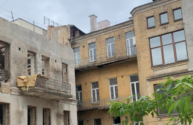 Минкульт требует от застройщика остановить демонтаж исторической усадьбы на Рейтарской в Киеве