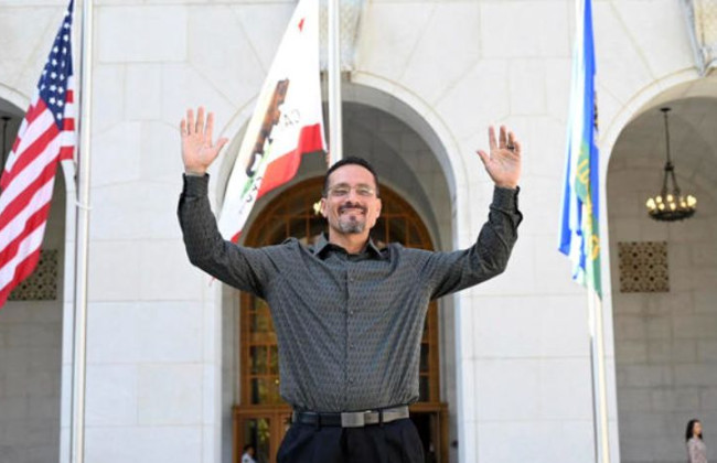 У США звільнили чоловіка, який помилково провів за ґратами 28 років