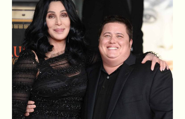 Пыталась украсть сына, когда тот мирился с женой: певицу Шер подозревают в похищении Элайджи Блу Олмана