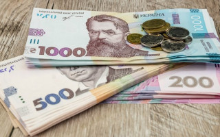 Деяким пенсіонерам додатково виплатять по 2000 гривень: хто в списку