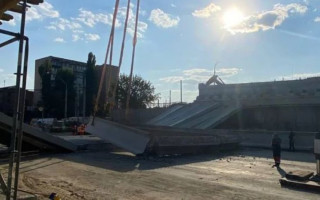 Обвал Дегтярівського мосту в Києві: у КМДА повідомили, на кого ляжуть всі витрати