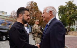 Боррель після Одеси приїхав до Києва і вшанував пам'ять загиблих українських військових, фото