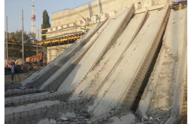 Склався як «доміно»: з’явилися нові деталі обрушення конструкцій Дегтярівського мосту в Києві