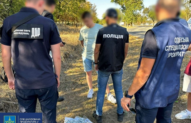 Требовал $10 тысяч за беспрепятственное пересечение границы: в Одесской области задержали пограничника