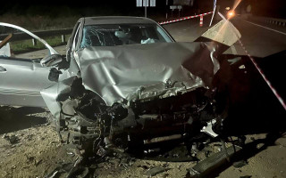 На Київщині водійка на «Mersedes» врізалася в бетонні блоки