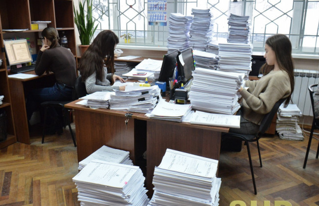 Яка заробітна плата буде у працівників апаратів судів у 2024 році: відомі цифри