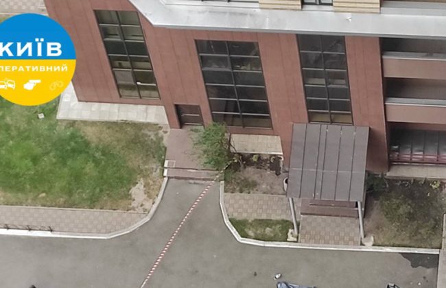 Трагедія в Києві: двоє молодих людей випали із вікна