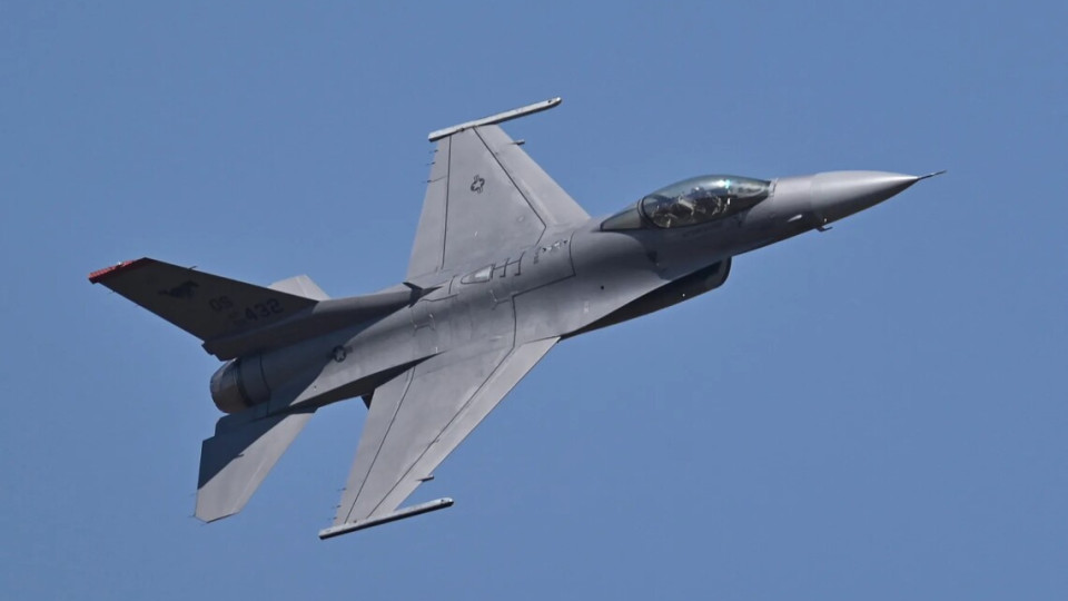 Украинские пилоты уже учатся летать на авиатренажерах F-16, — Воздушные силы