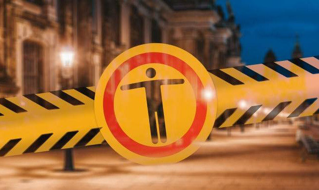 Для чого досі діє комендантська година в тилових регіонах: відповідь МВС