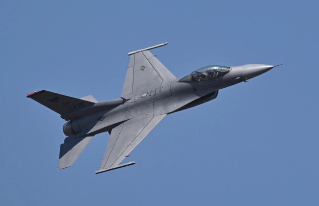 Українські пілоти вже навчаються літати на авіатренажерах F-16, — Повітряні сили