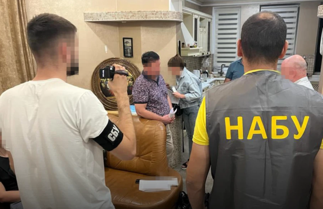 Суддю підвела під кримінальну відповідальність колишня помічник судді, хоча суддя все ж встиг знищити гроші