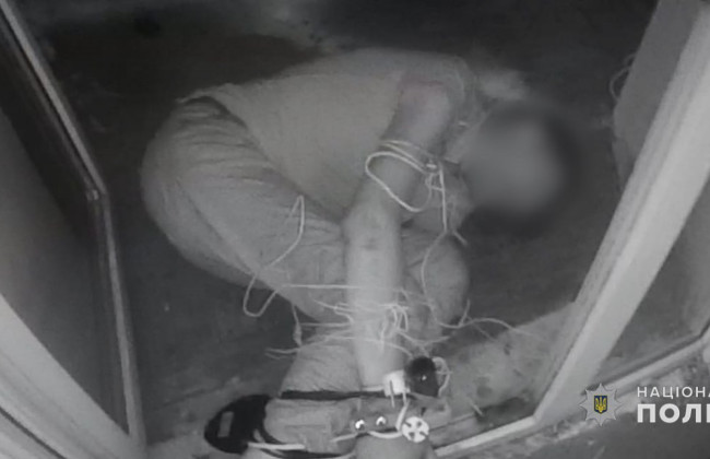 В Одесі підліток, з’їжджаючи з кімнати, зв’язав орендодавця – поліція