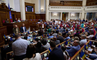 Верховна Рада заборонить політичну діяльність особам, пов’язаним з партіями, діяльність яких заборонена