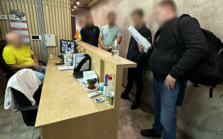 Обвал конструкцій Дегтярівського мосту: у Києві проводять обшуки в Департаменті КМДА, Київавтодорі та у підрядників