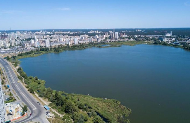Земельный участок у озера Вирлица, где собирались построить ТРЦ, вернули общине Киева ⠀