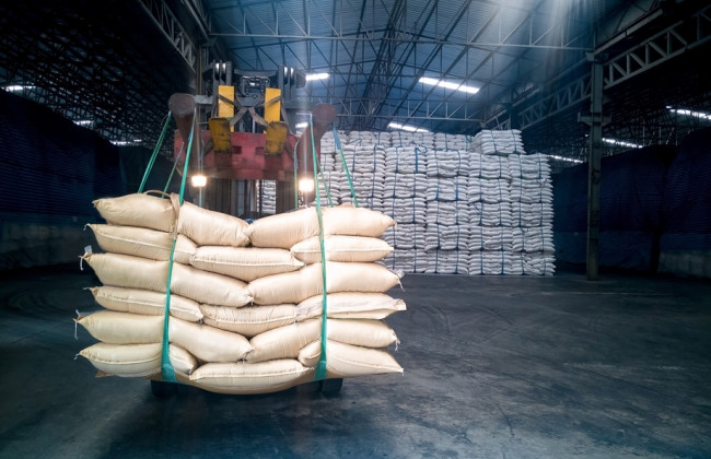 Прокуратура и налоговики изъяли у предпринимателя 53 тысяч кг сахара в ходе обыска, а после закрытия производства обнаружилось, что сахар потерялся, – что решил Верховный Суд относительно возврата имущества