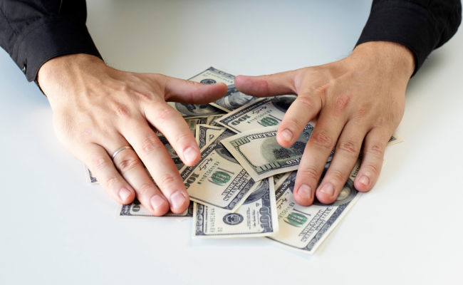 НАПК выявило признаки незаконного обогащения у депутата сельсовета более чем на 136 млн грн