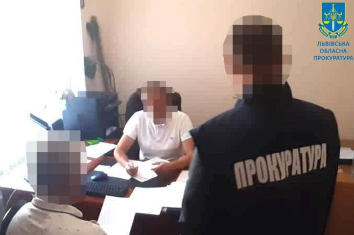 Закупили генератори за завищеними цінами: на Львівщині підозрюють керівника закладу освіти