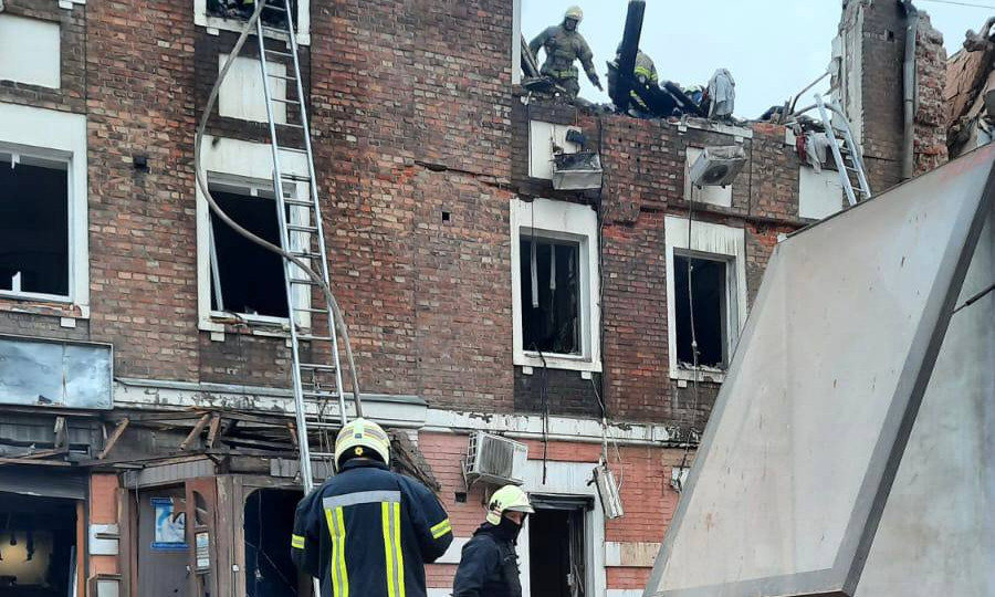 Знайшли під завалами будинку: внаслідок обстрілу Харкова загинула дитина, фото