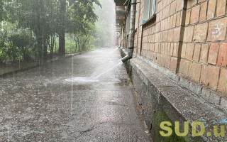 Дощ та холод: якою погода буде на вихідних