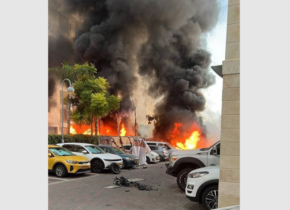 Израиль подвергся массированной ракетной атаке со стороны Сектора Газа, есть пострадавшие, видео