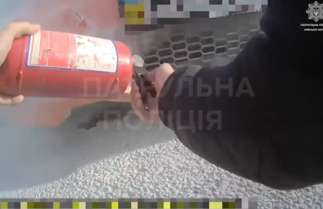 На Кільцевій дорозі Києва загорівся автомобіль, відео