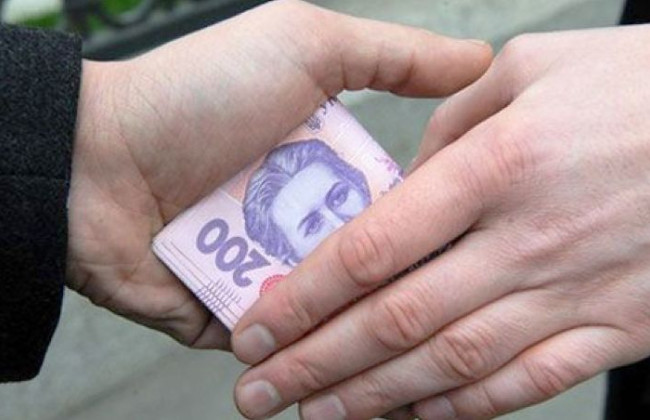 Водитель, который предлагал полицейским взятку, предстал перед судом