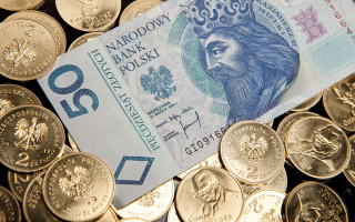 Украинских беженцев в Польше проверят на законность получения соцвыплат: что нужно знать