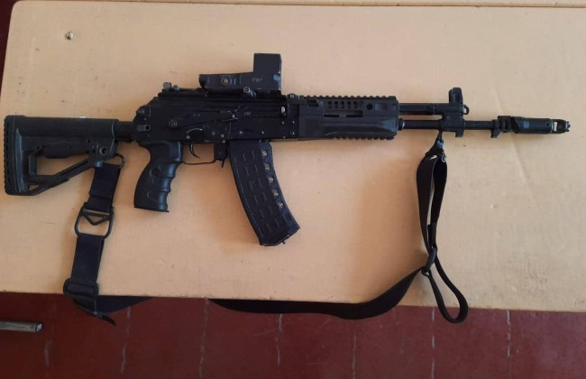 На Хмельниччині чоловік продав затрофеєні автомат АК-12 та кулемет «Печеніг»: що вирішив суд